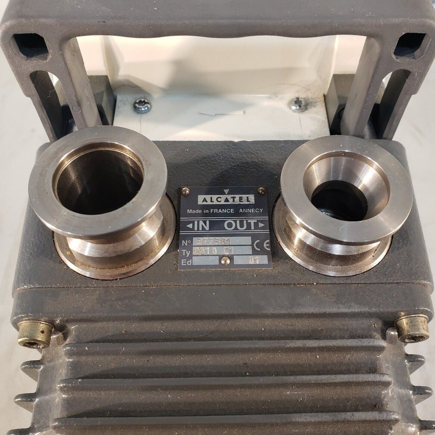 Alcatel Pascal 2010 C1 Vacuum Pump, Pulls 14 mTorr, 115V KF25 Inlet/Exhaust