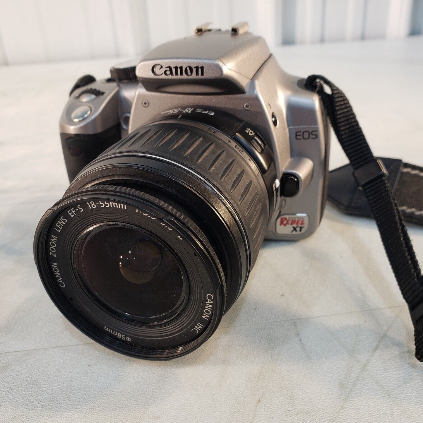 Canon Rebel XT EOS Digital Camera DLSR w/ Lens, Accessories & Case DS126071