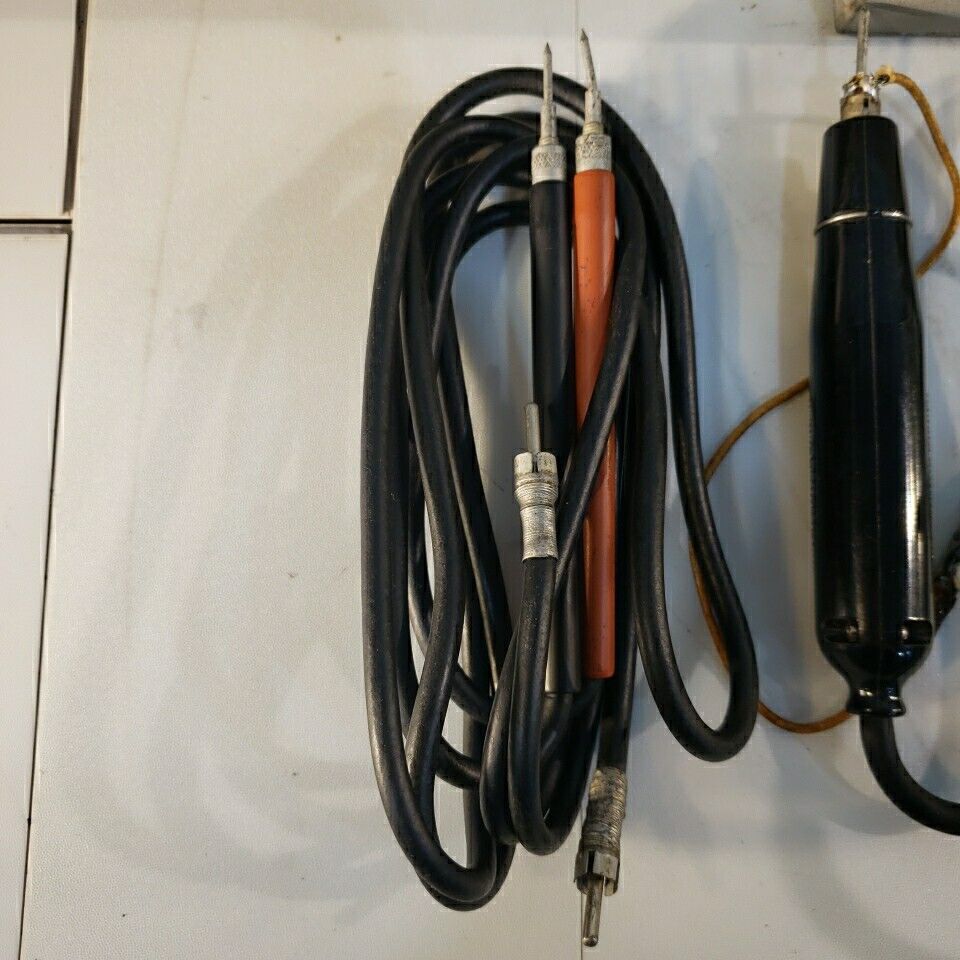 Supreme 565 Vintage Electron Vacuum-Tube Voltmeter Tester Instrument Co.