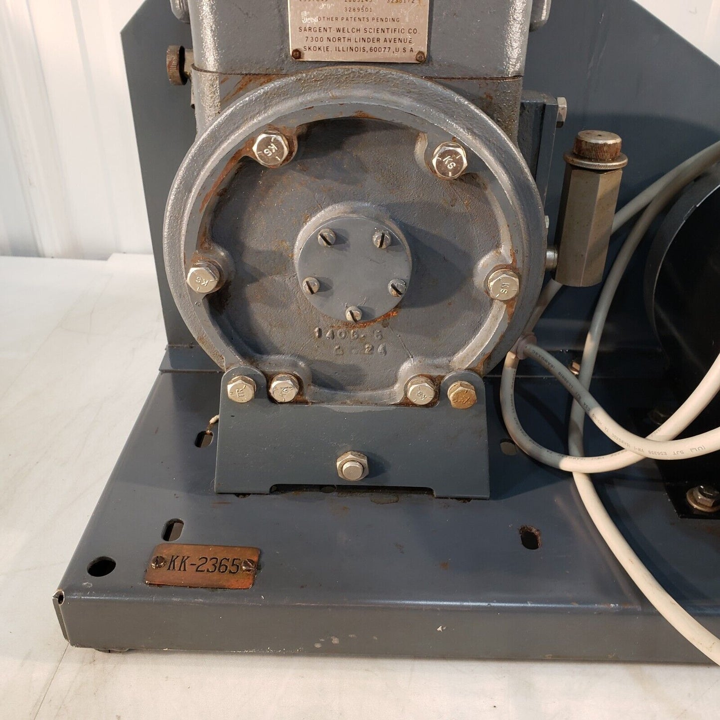 Sargent-Welch 1405 Duo-Seal Vacuum Pump Pulls 15 Torr Of Vacuum 115V High Vacuum