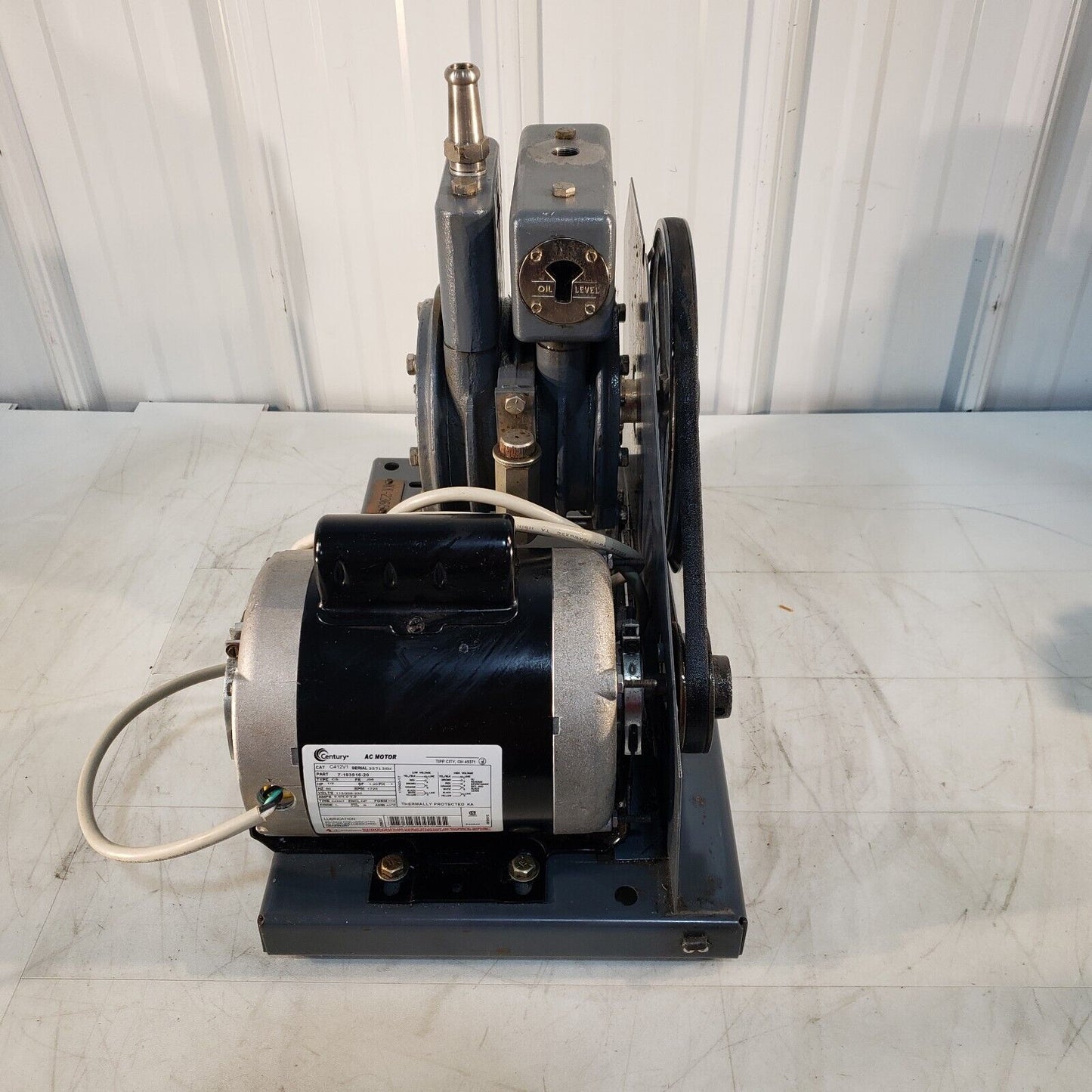 Sargent-Welch 1405 Duo-Seal Vacuum Pump Pulls 15 Torr Of Vacuum 115V High Vacuum
