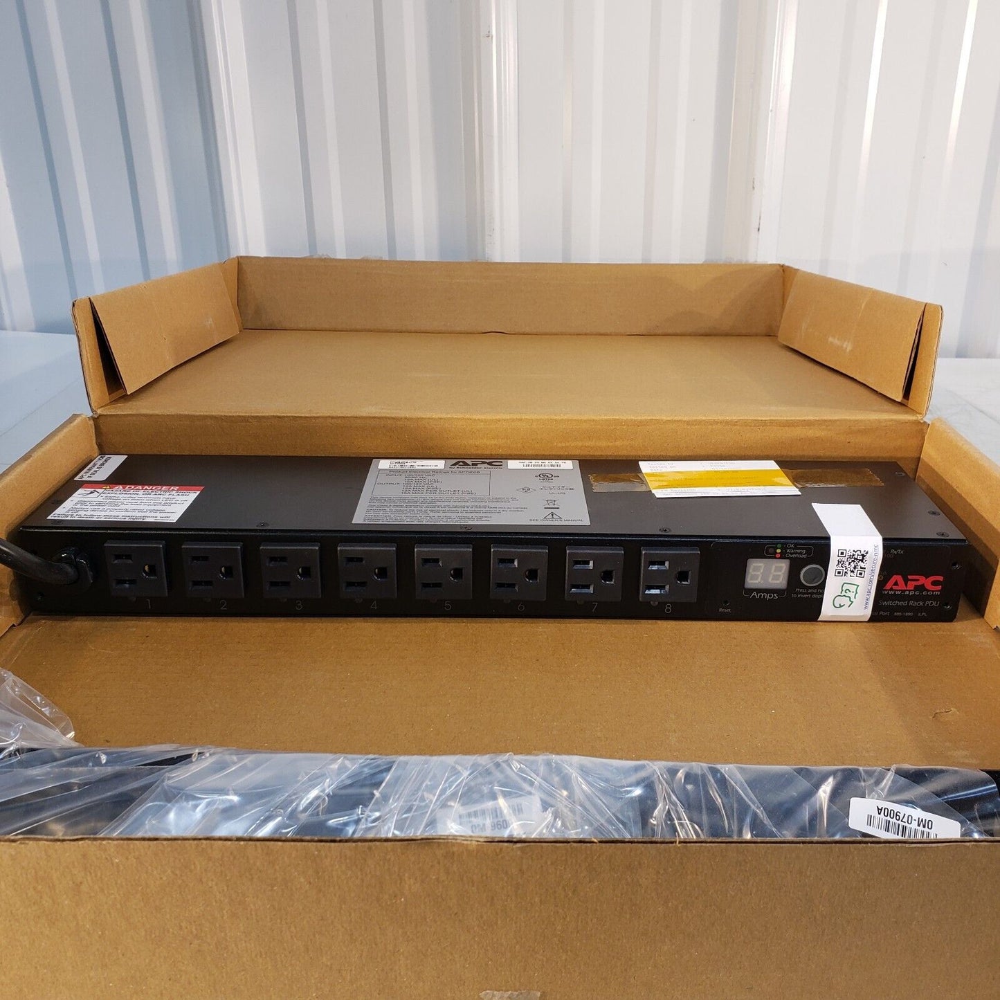 APC AP7800B 1U 15A Metered Rack PDU - Black 100/120VAC 50/60Hz 12A Max (UL)