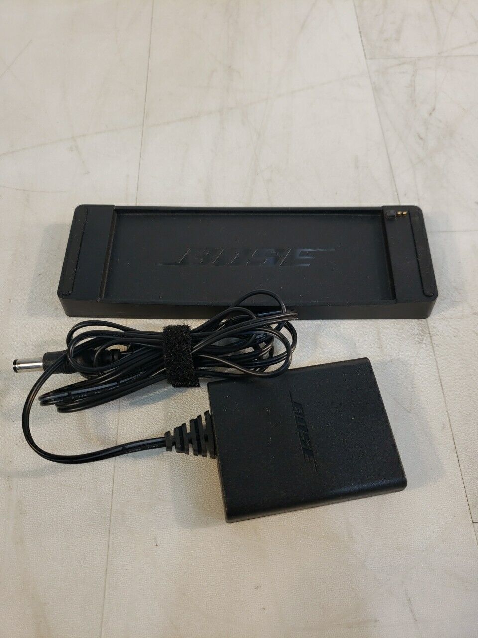 Bose Soundlink Charger Base 362944-0020 And Charger