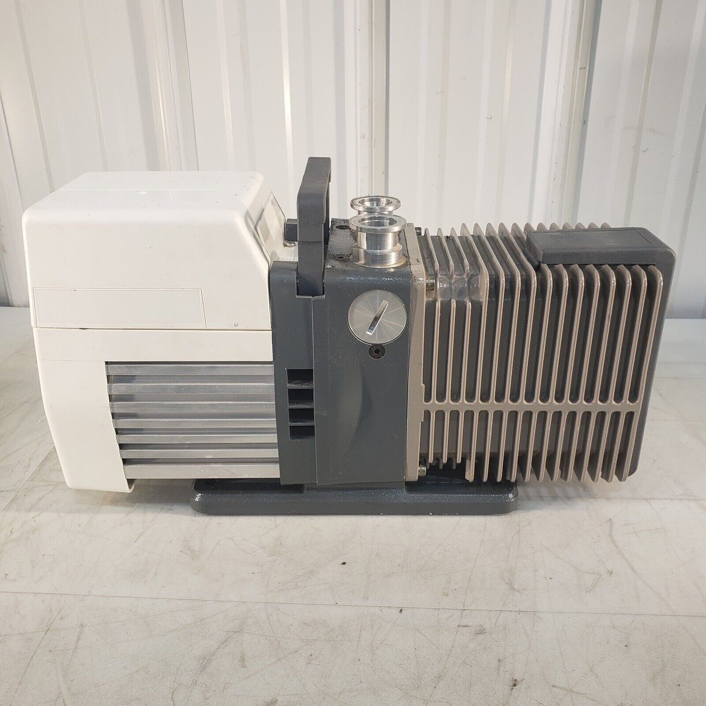 Alcatel Pascal 2010 P 200 Vacuum Pump Pulls Down to 3.2 mTorr 115V KF25 Inlet