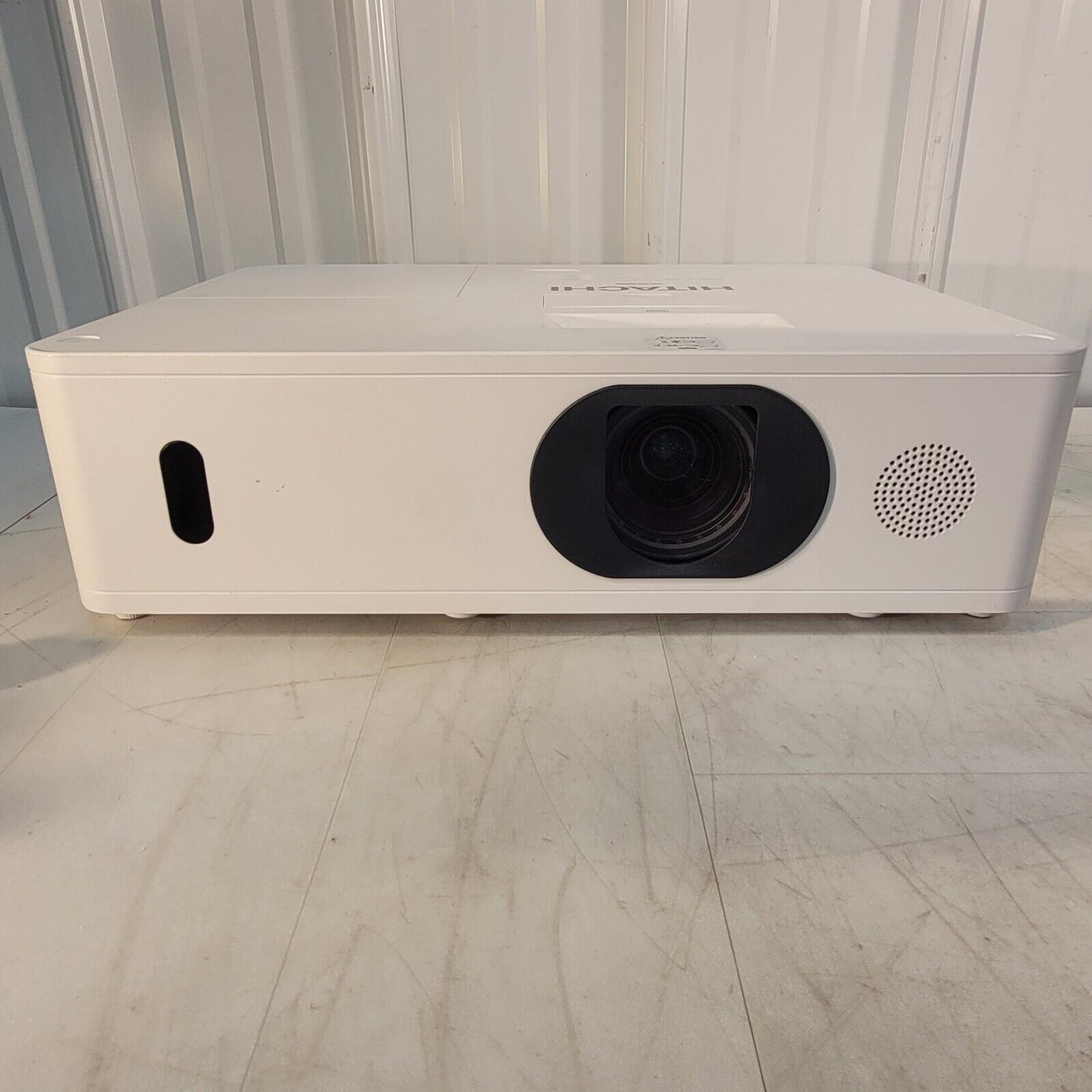 Hitachi CP-WU5505 LCD Projector CP-WU5505GF For Parts Does Not Work