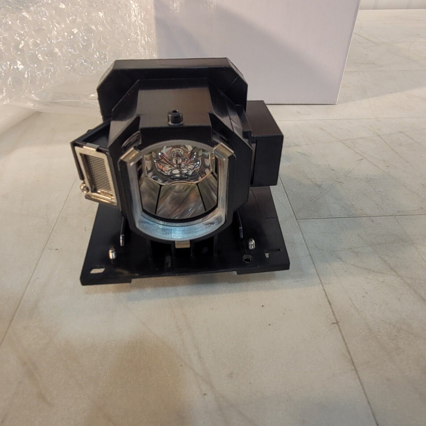 Hitachi NJ3189 Projector Lamp For Hitachi for CP-WU5505 Projector and Others