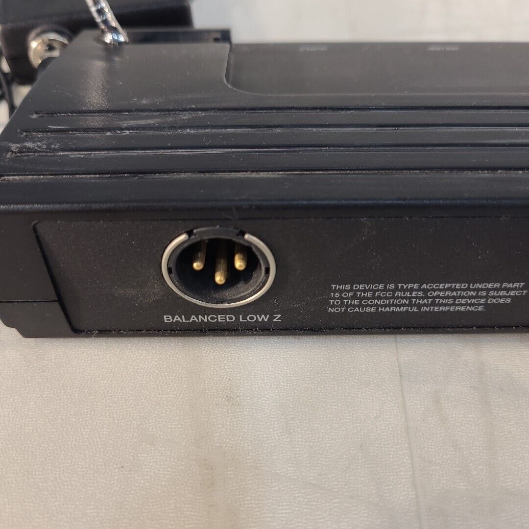 Shure T4V Diversity Receiver, T1 Transmitter Wireless Microphone Kit Vintage