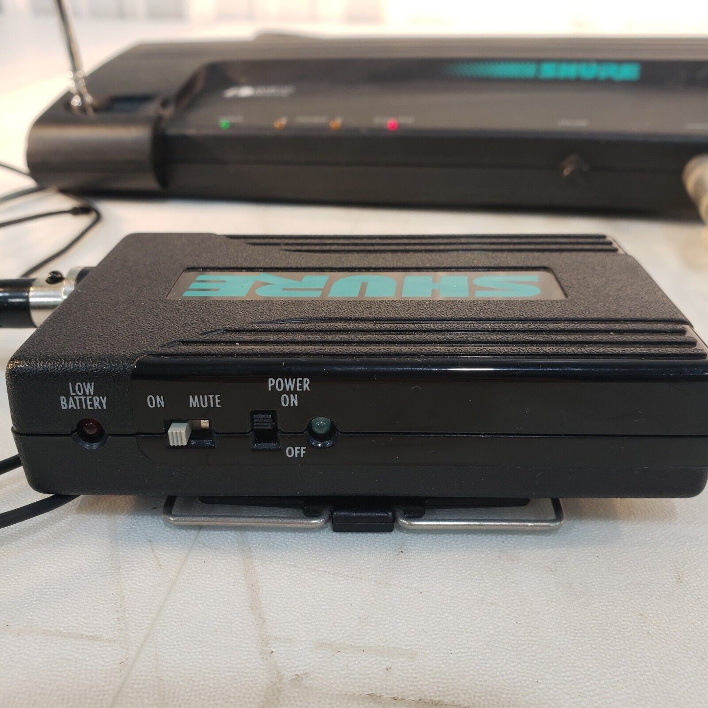 Shure T4V Diversity Receiver, T1 Transmitter Wireless Microphone Kit Vintage