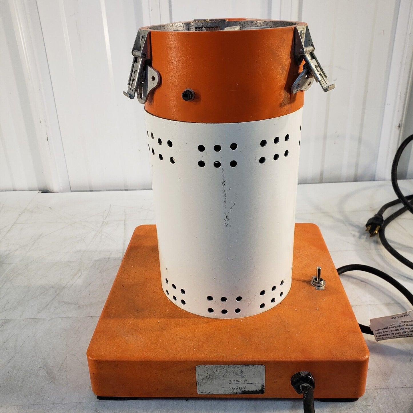 UDY 3010-033 Cyclone Sample Mill With Accessories, Grinding Pads, Screens, Burrs