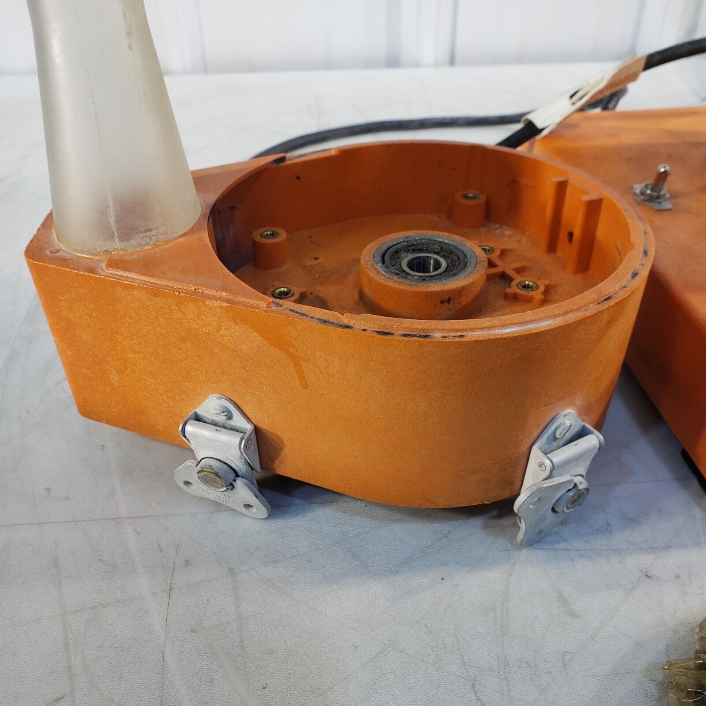 UDY 3010-033 Cyclone Sample Mill With Accessories, Grinding Pads, Screens, Burrs