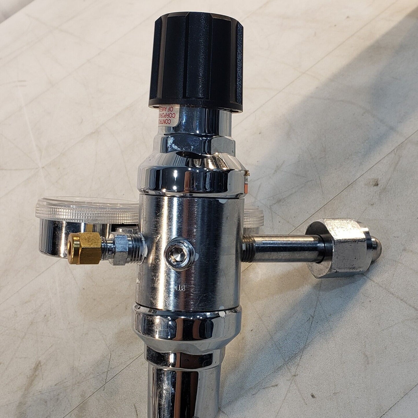 Praxair 3123321-01-540 Gas Regulator Gage1 Max 200psi Gage2 Max 4000psi Felmale