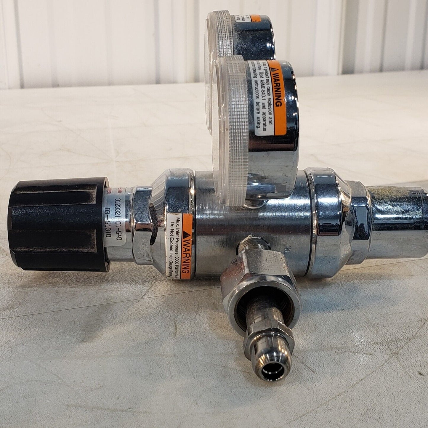 Praxair 3123321-01-540 Gas Regulator Gage1 Max 200psi Gage2 Max 4000psi Felmale