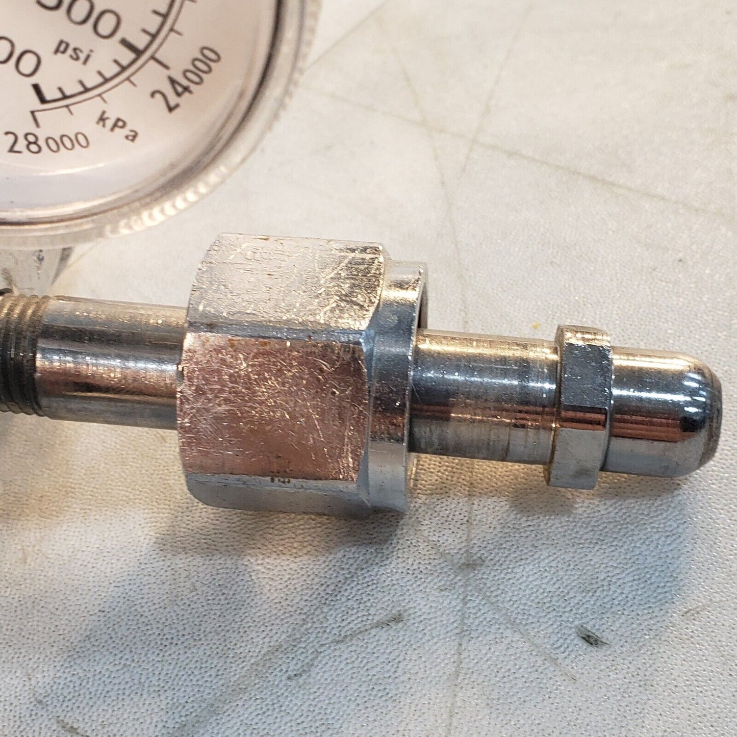 Praxair 3123321-01-540 Gas Regulator Gage1 Max 200psi Gage2 Max 4000psi Felmale