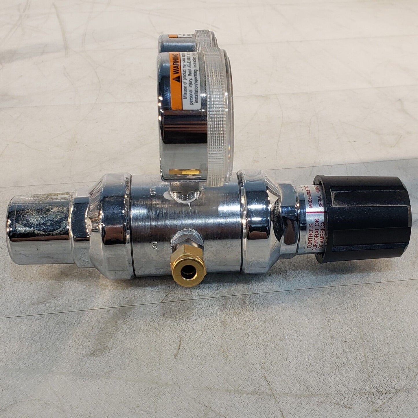 Praxair 3123321-01-540 Gas Regulator Gage1 Max 200psi Gage2 Max 4000psi Felmale