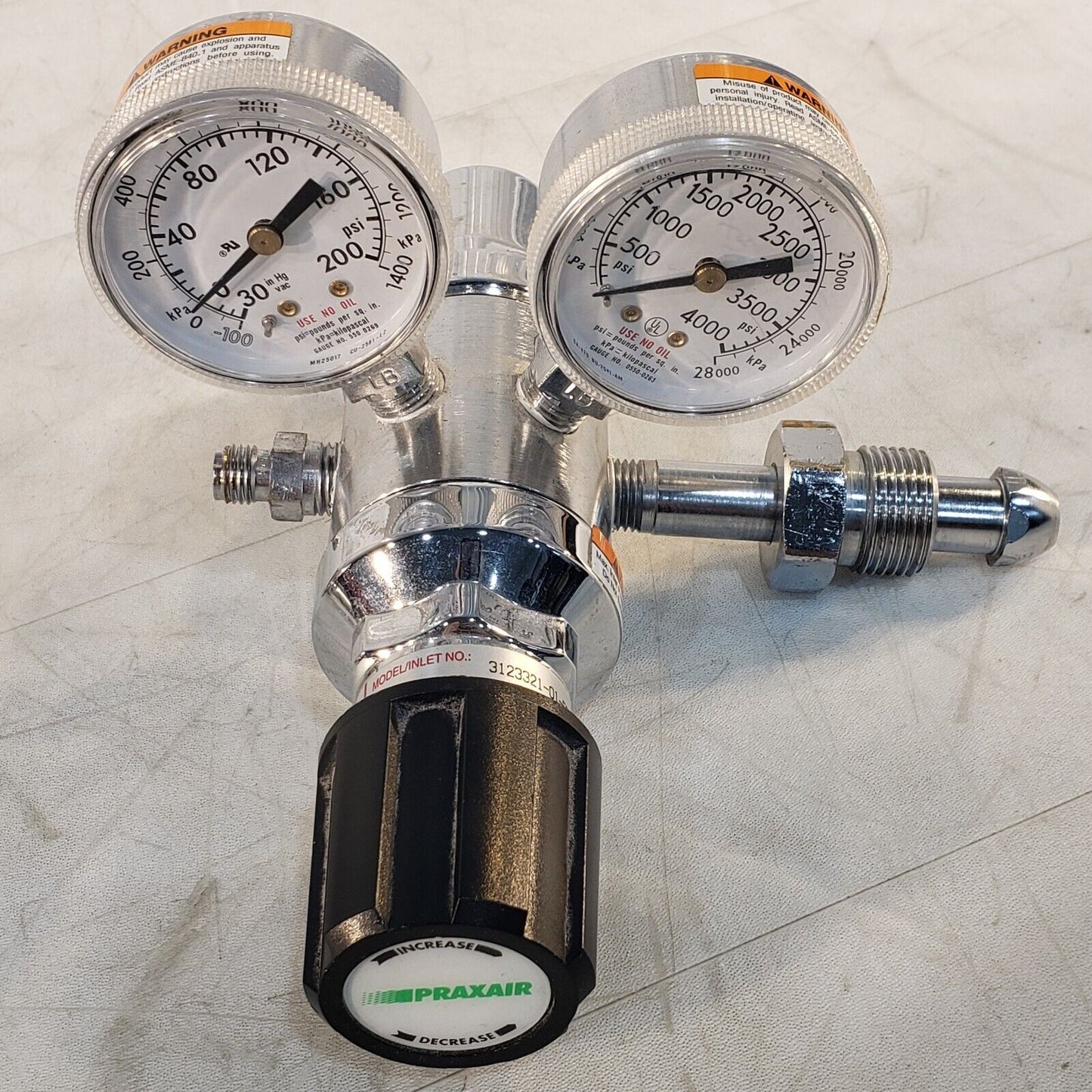 Praxair 3123321-01-580 Gas Regulator Gage1 Max 200psi Gage2 Max 4000psi Male