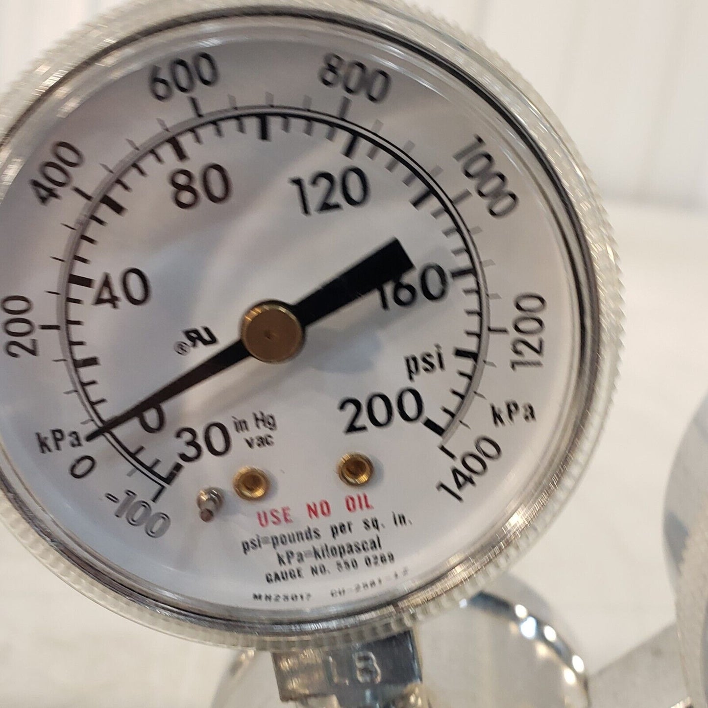 Praxair 3123321-01-580 Gas Regulator Gage1 Max 200psi Gage2 Max 4000psi Male