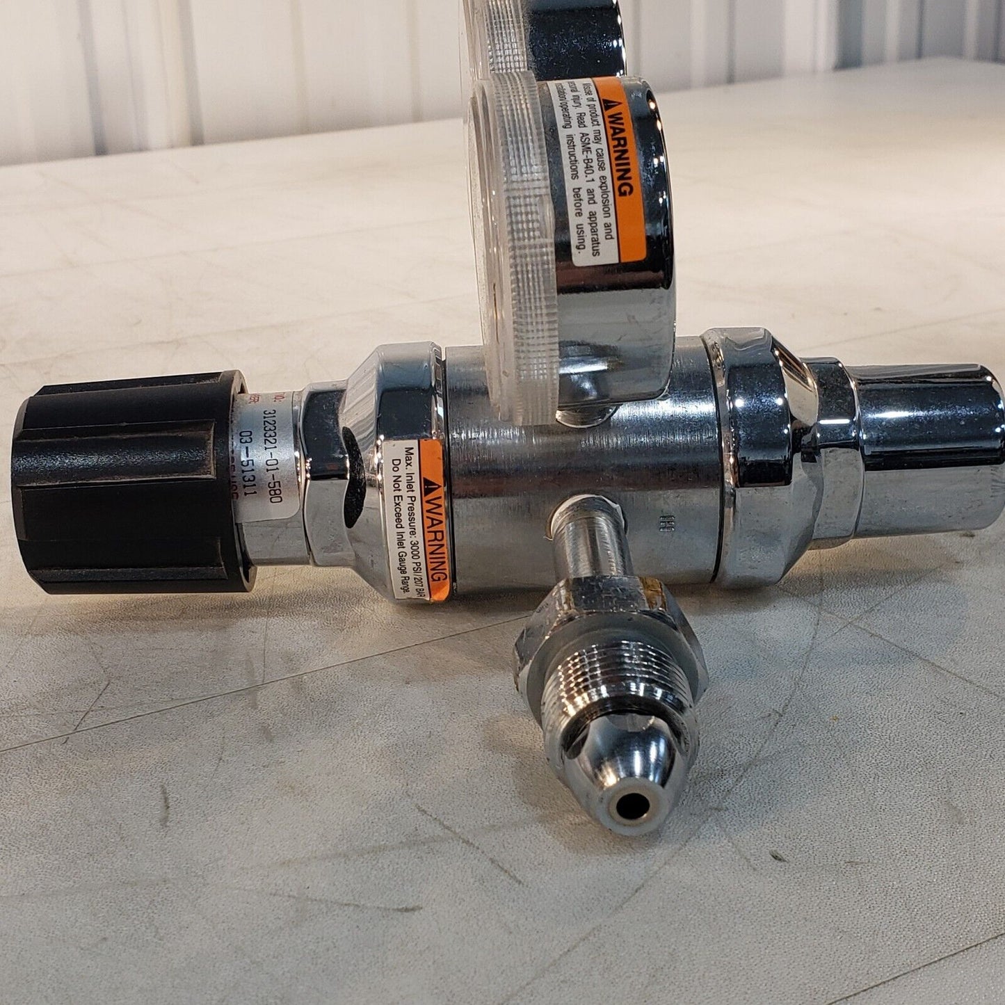 Praxair 3123321-01-580 Gas Regulator Gage1 Max 200psi Gage2 Max 4000psi Male