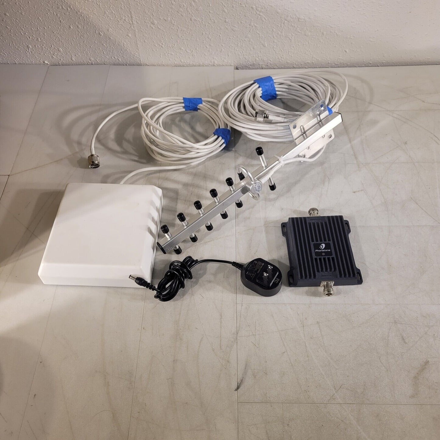 Band 66 and 4 Cell Phone Signal Booster AN-B66-65 10W w/ 3G Yagi/Panel Antenna