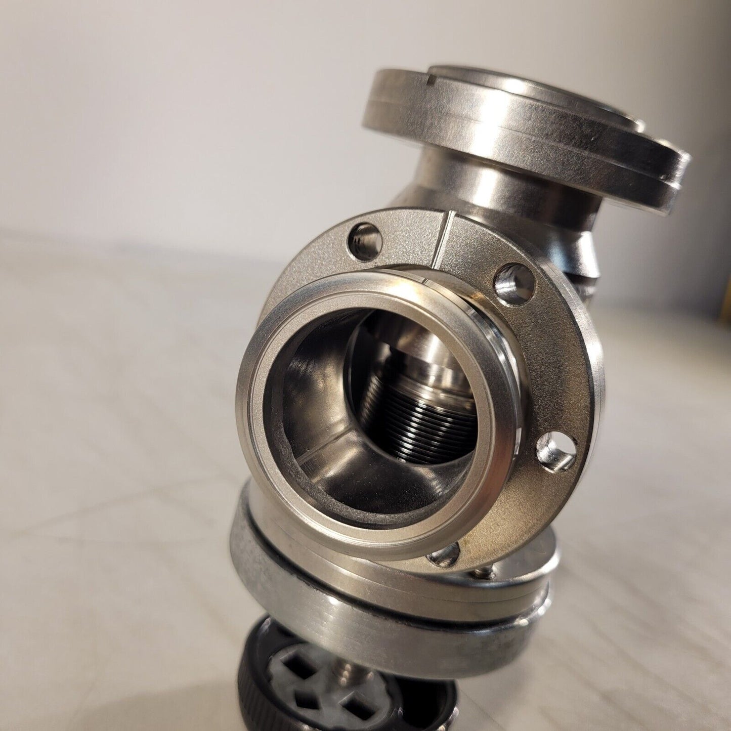 PerkinElmer Manual Bellows Angle Vacuum Valve 2.75" CF DN35CF Conflat Flanges