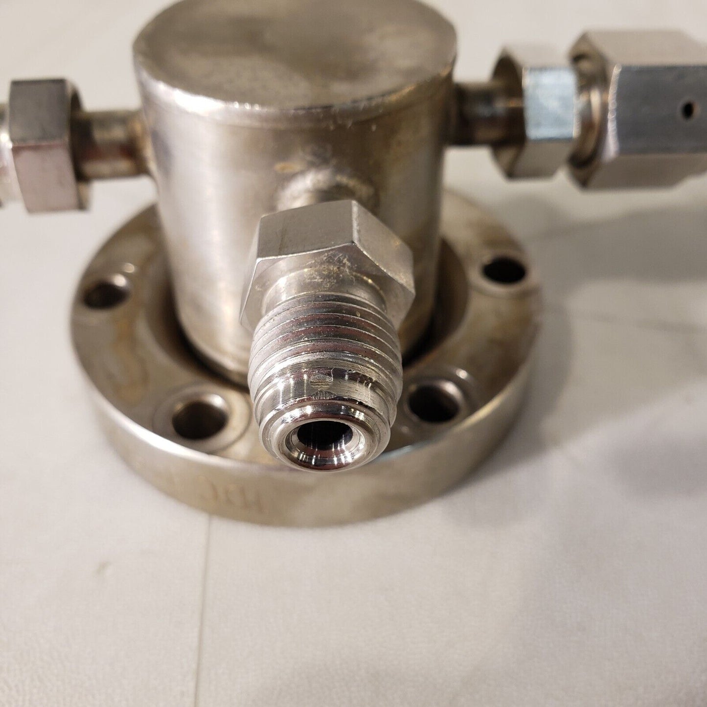 MDC 2.75" DN35CF Conflat Flange to 3x 1/4" VCR Fittings Adapter High Vacuum Mani