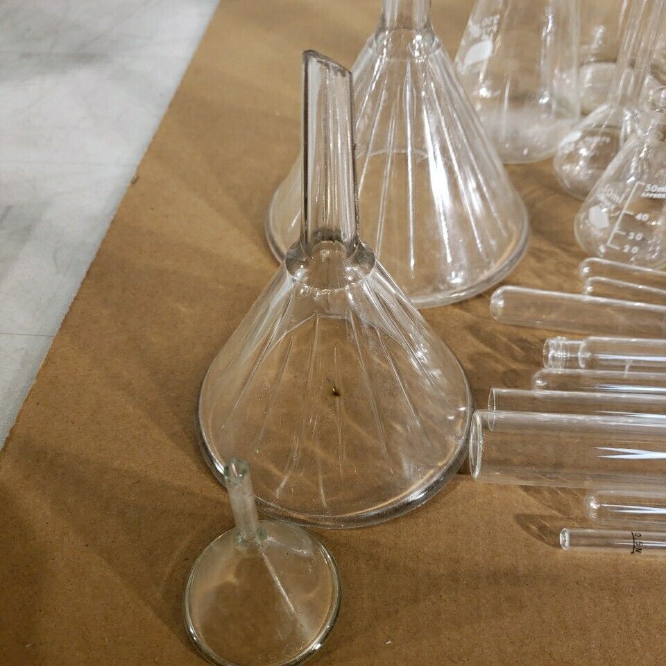 Lot Of 35 Miscellaneous Laboratory Glassware Pyrex Corning Kimax Glas-Pak