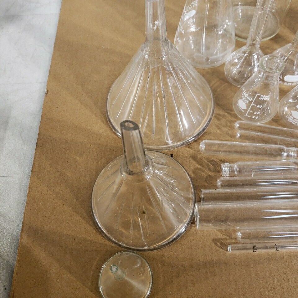 Lot Of 35 Miscellaneous Laboratory Glassware Pyrex Corning Kimax Glas-Pak