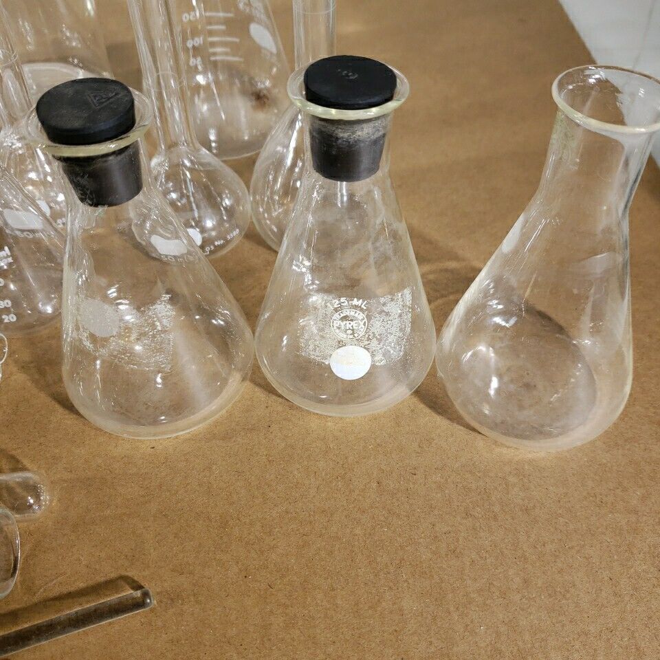 Lot Of 35 Miscellaneous Laboratory Glassware Pyrex Corning Kimax Glas-Pak