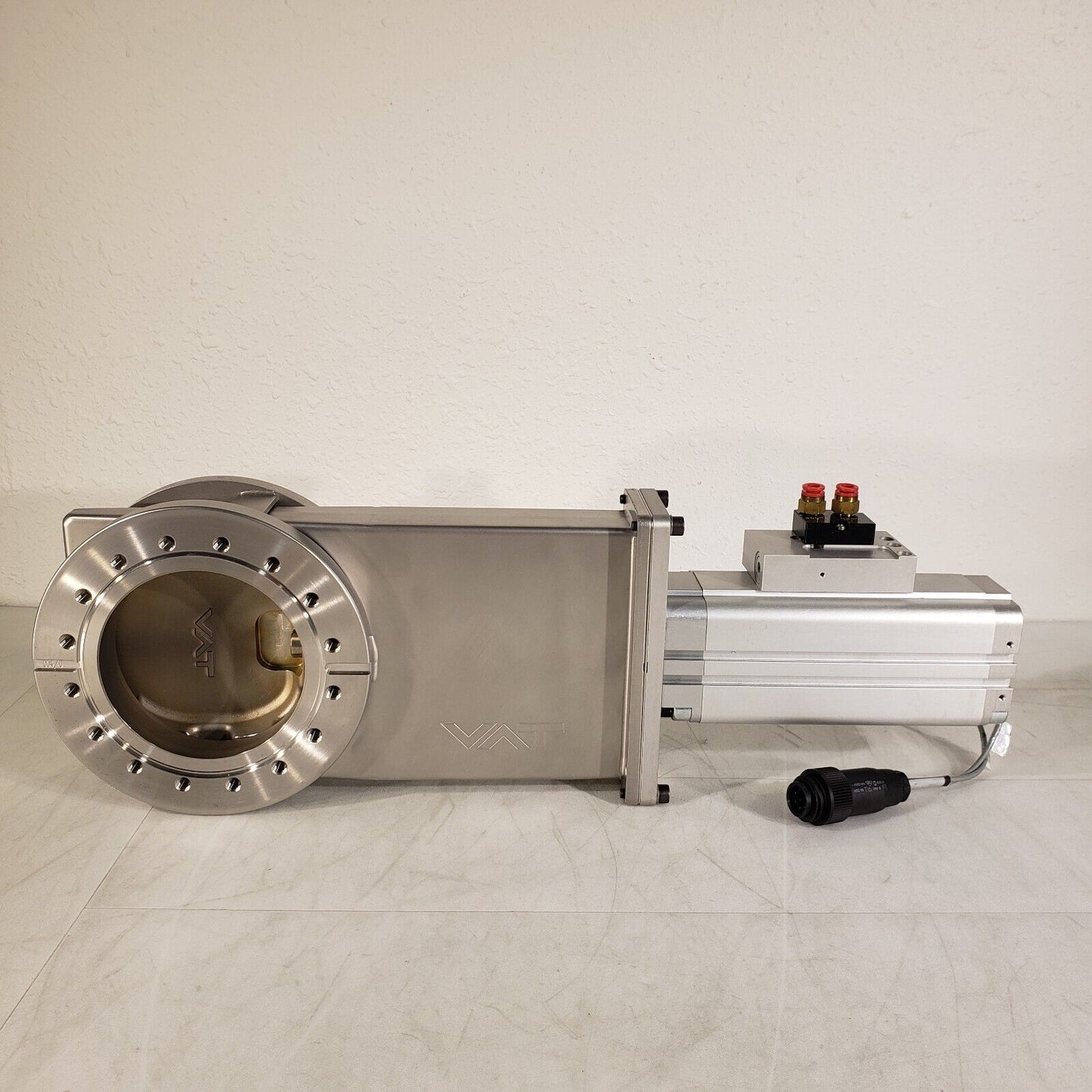 VAT 6" DN100CF Pneumatic Gate Valve High Vacuum Z-3545 1/4" Pneumatic Fittings