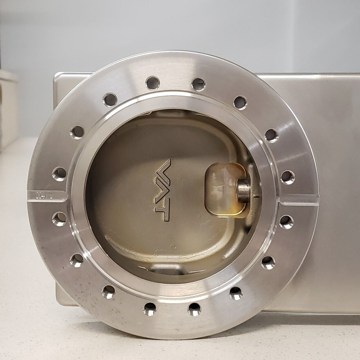 VAT 6" DN100CF Pneumatic Gate Valve High Vacuum Z-3545 1/4" Pneumatic Fittings