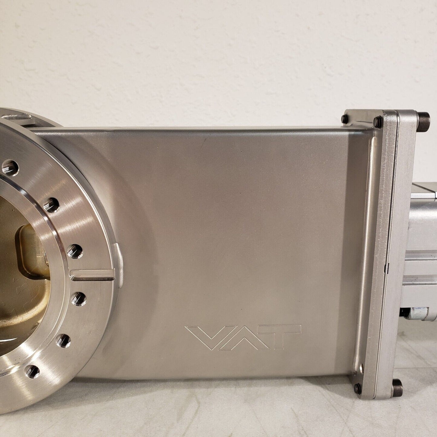 VAT 6" DN100CF Pneumatic Gate Valve High Vacuum Z-3545 1/4" Pneumatic Fittings