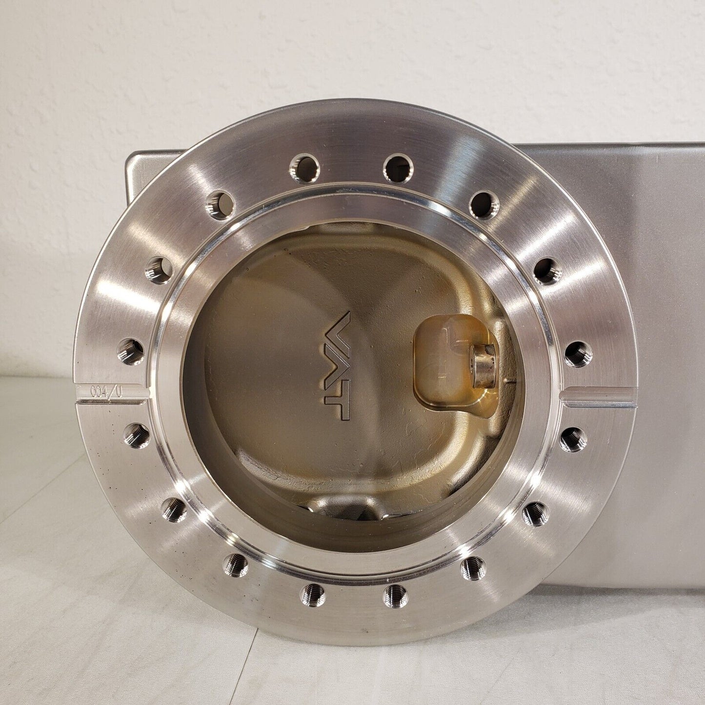 VAT 6" DN100CF Pneumatic Gate Valve High Vacuum Z-3545 1/4" Pneumatic Fittings