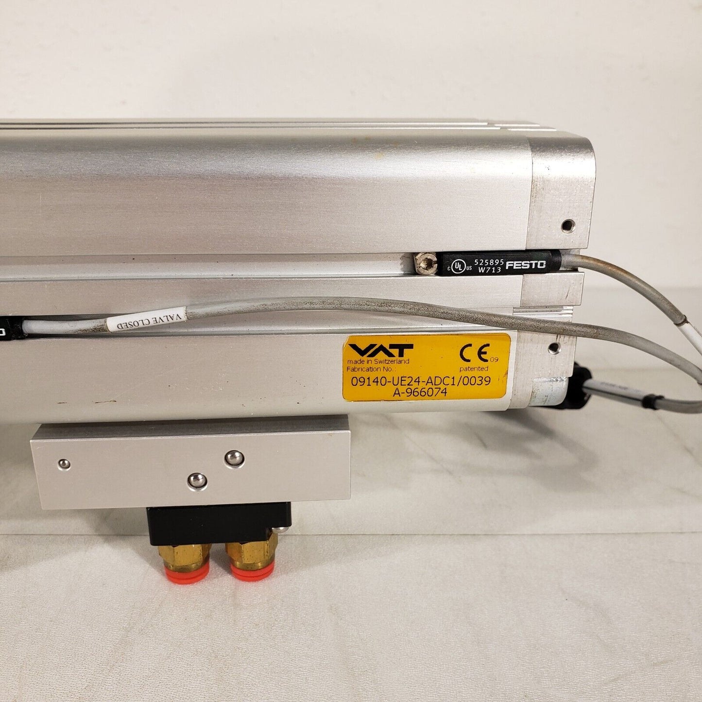 VAT 6" DN100CF Pneumatic Gate Valve High Vacuum Z-3545 1/4" Pneumatic Fittings