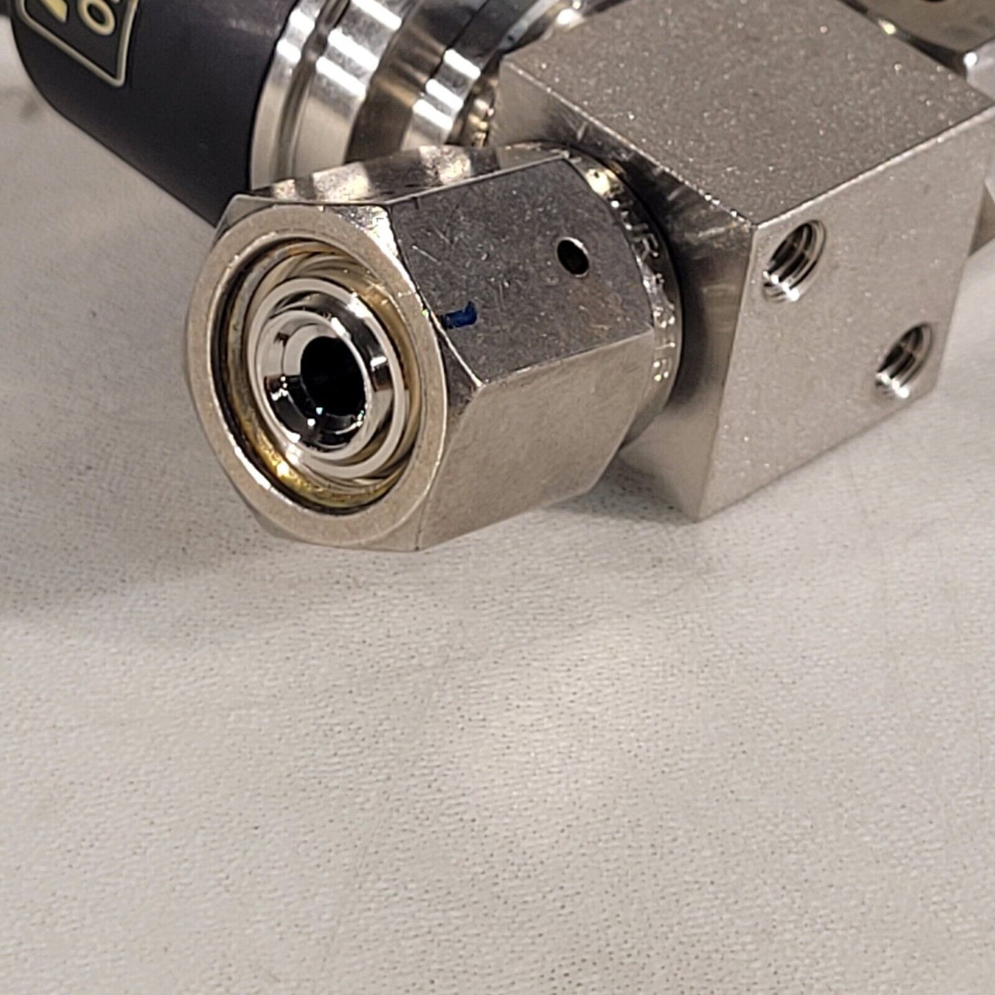 Fujikin OP 0.4-0.6 MPa N.C. 316L Pneumatic Valve Female Normally Closed 1/4" VCR