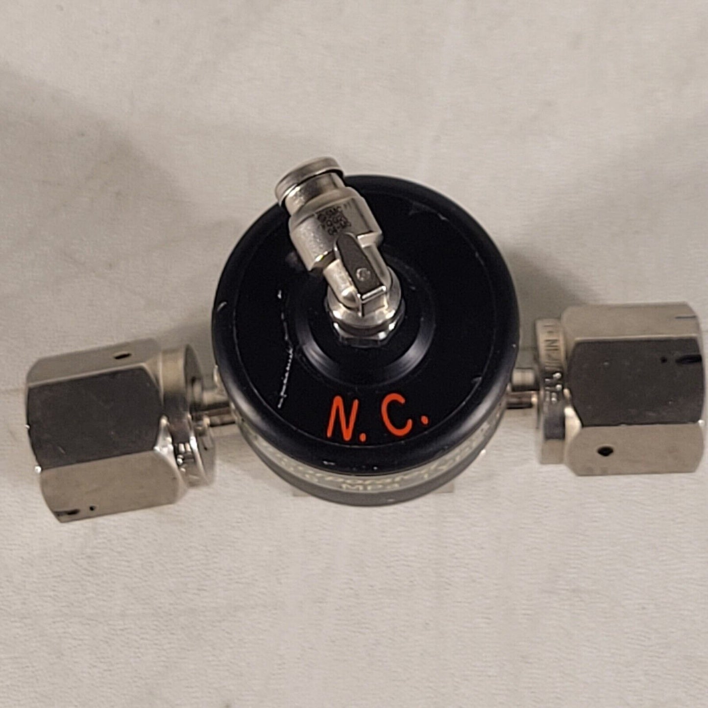 Fujikin OP 0.4-0.6 MPa N.C. 316L Pneumatic Valve Female Normally Closed 1/4" VCR