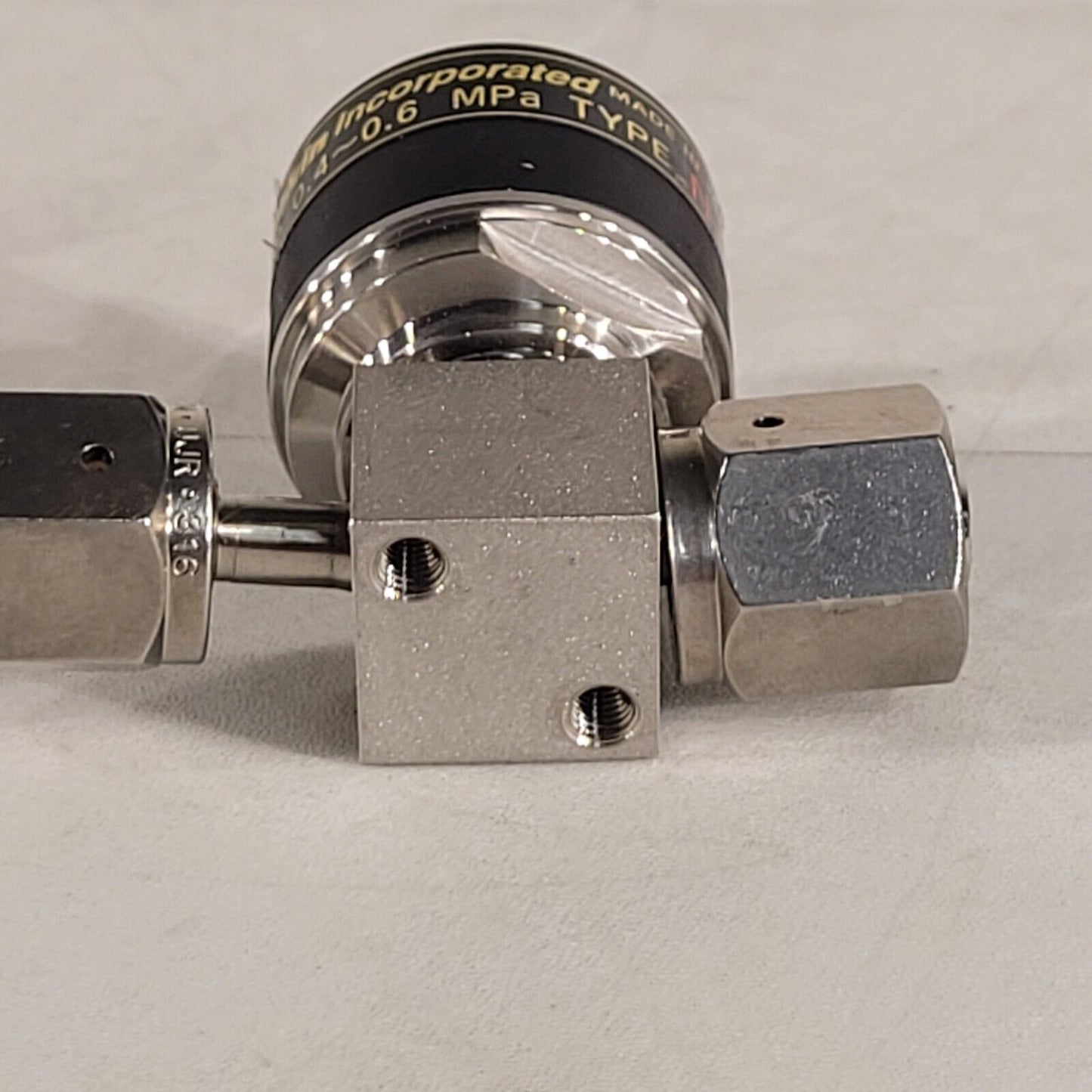 Fujikin OP 0.4-0.6 MPa N.C. 316L Pneumatic Valve Female Normally Closed 1/4" VCR
