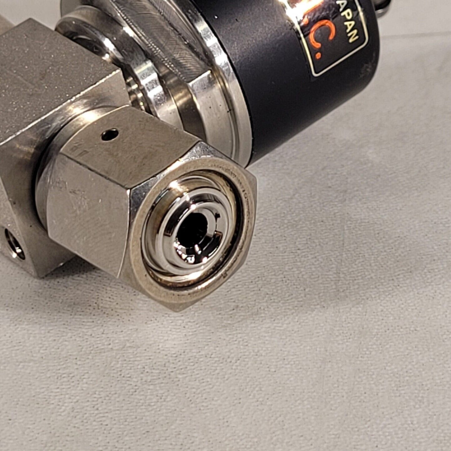Fujikin OP 0.4-0.6 MPa N.C. 316L Pneumatic Valve Female Normally Closed 1/4" VCR
