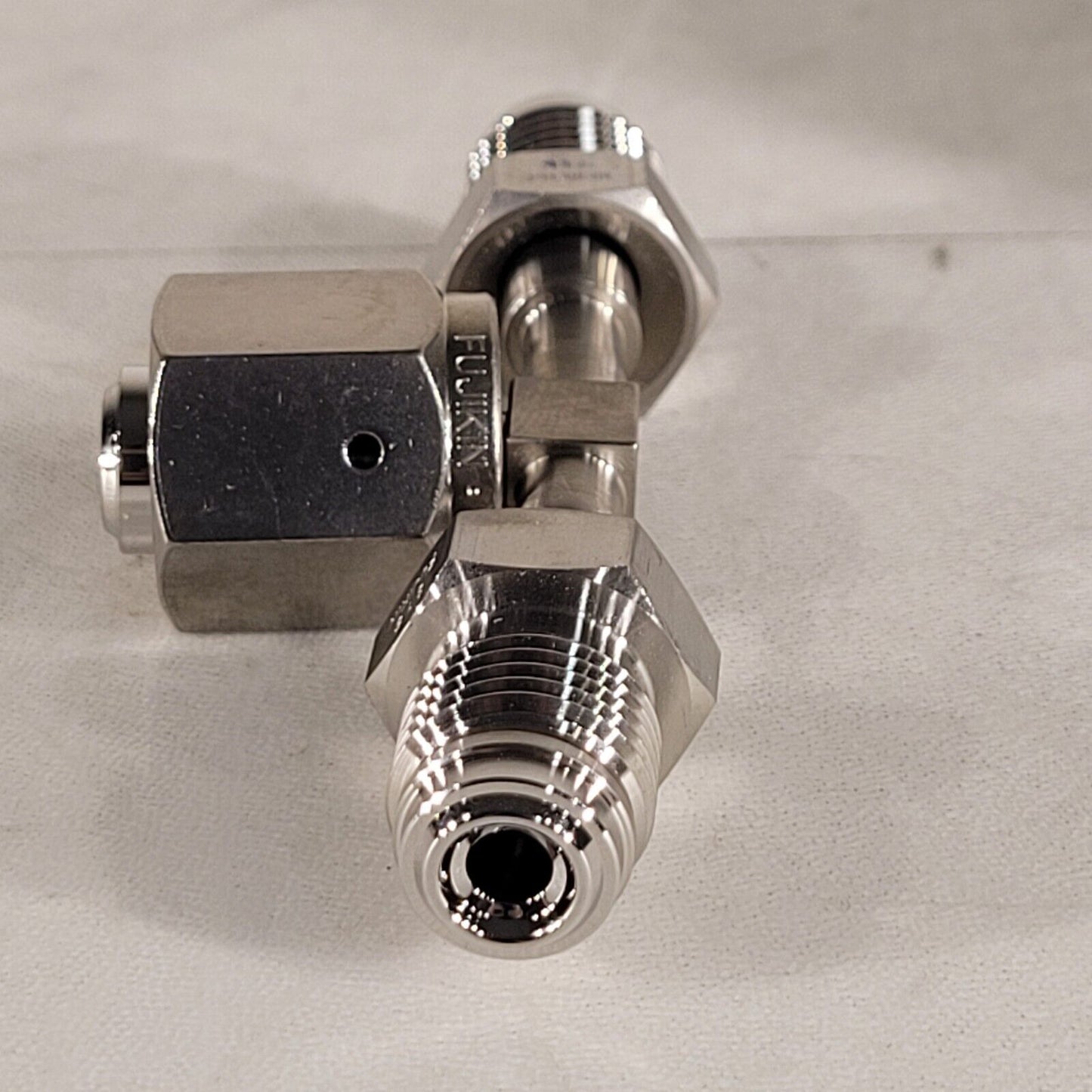 Fujikin 1/4" VRC Tee Fitting LK.6.35.KVJ KV3 UP Female Male FVCR MVCR