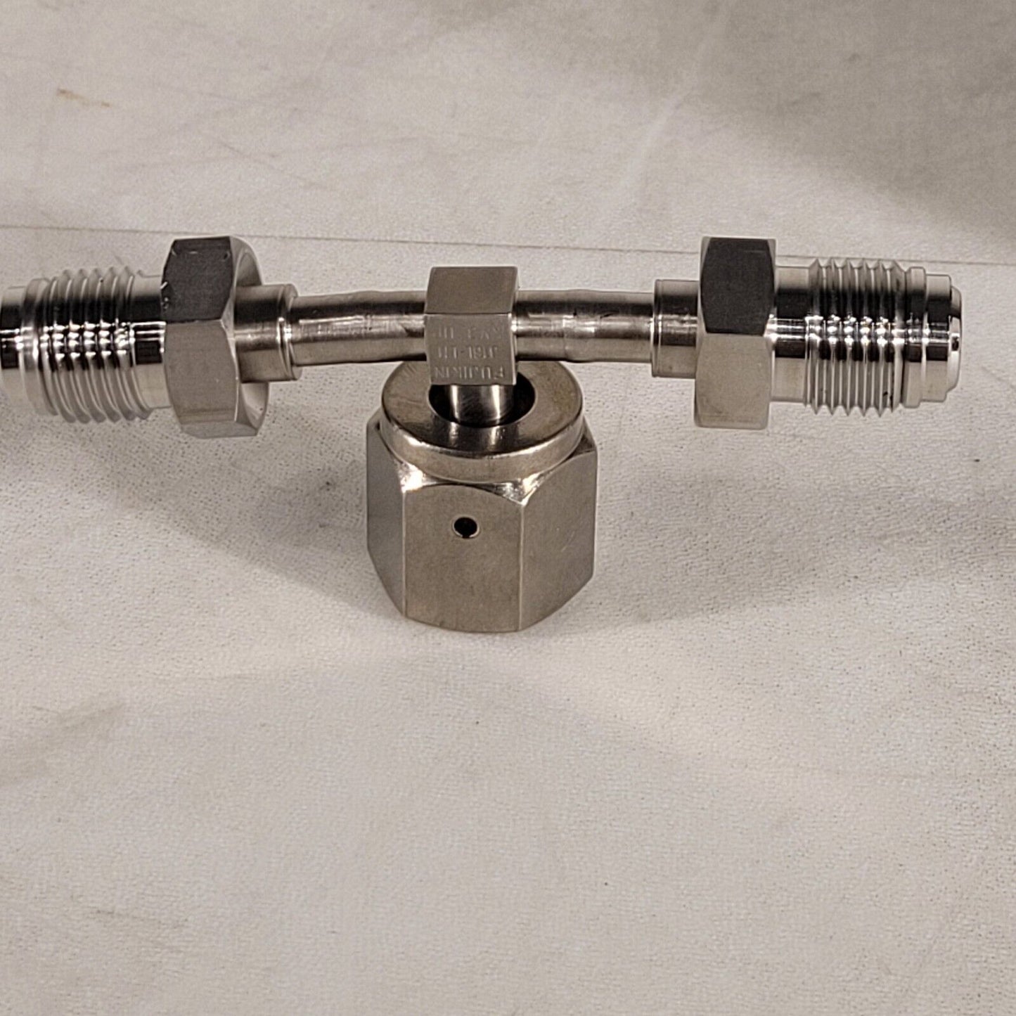 Fujikin 1/4" VRC Tee Fitting LK.6.35.KVJ KV3 UP Female Male FVCR MVCR