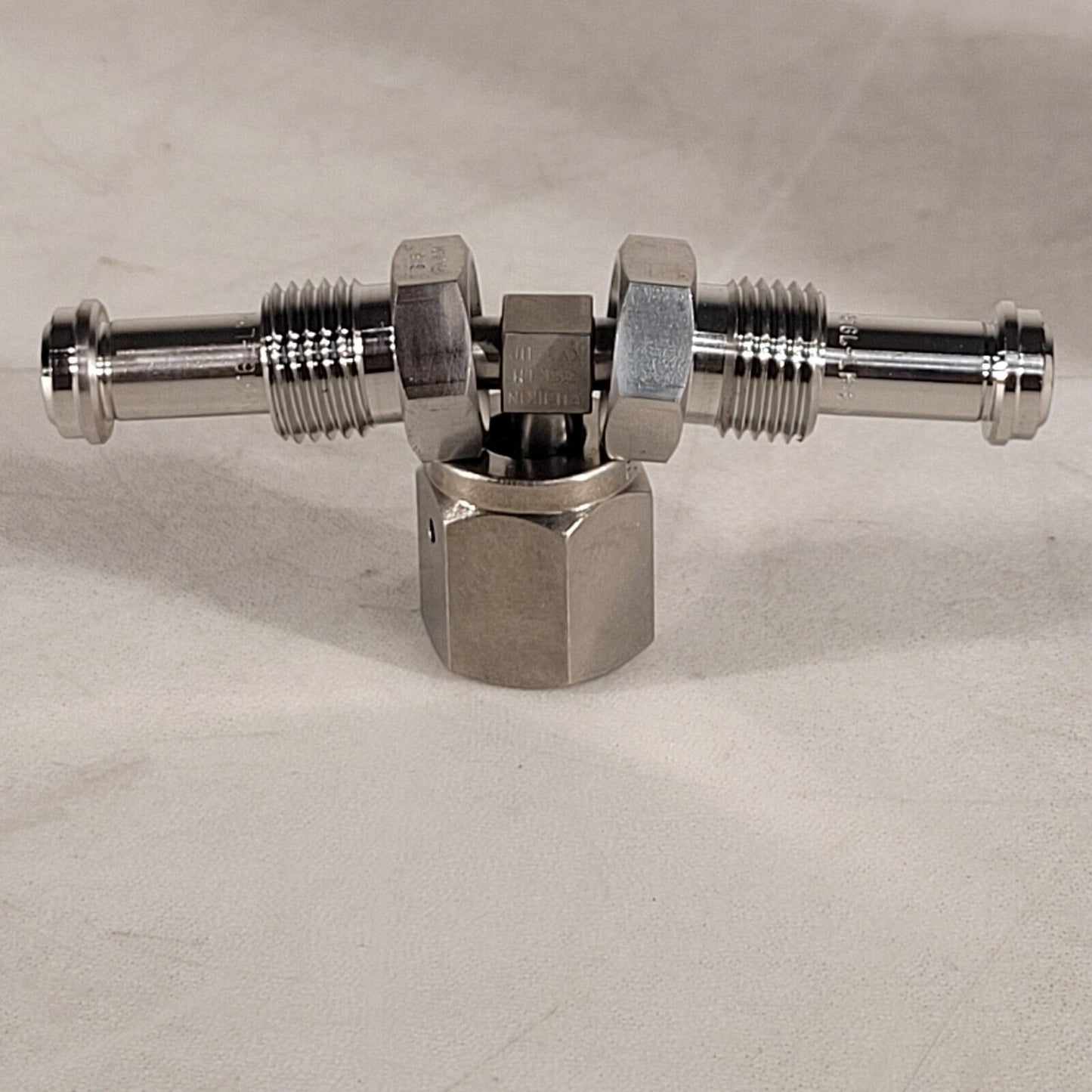 Fujikin 1/4" VRC Tee Fitting LK.6.35.KVJ KV3 UP Female Male FVCR MVCR