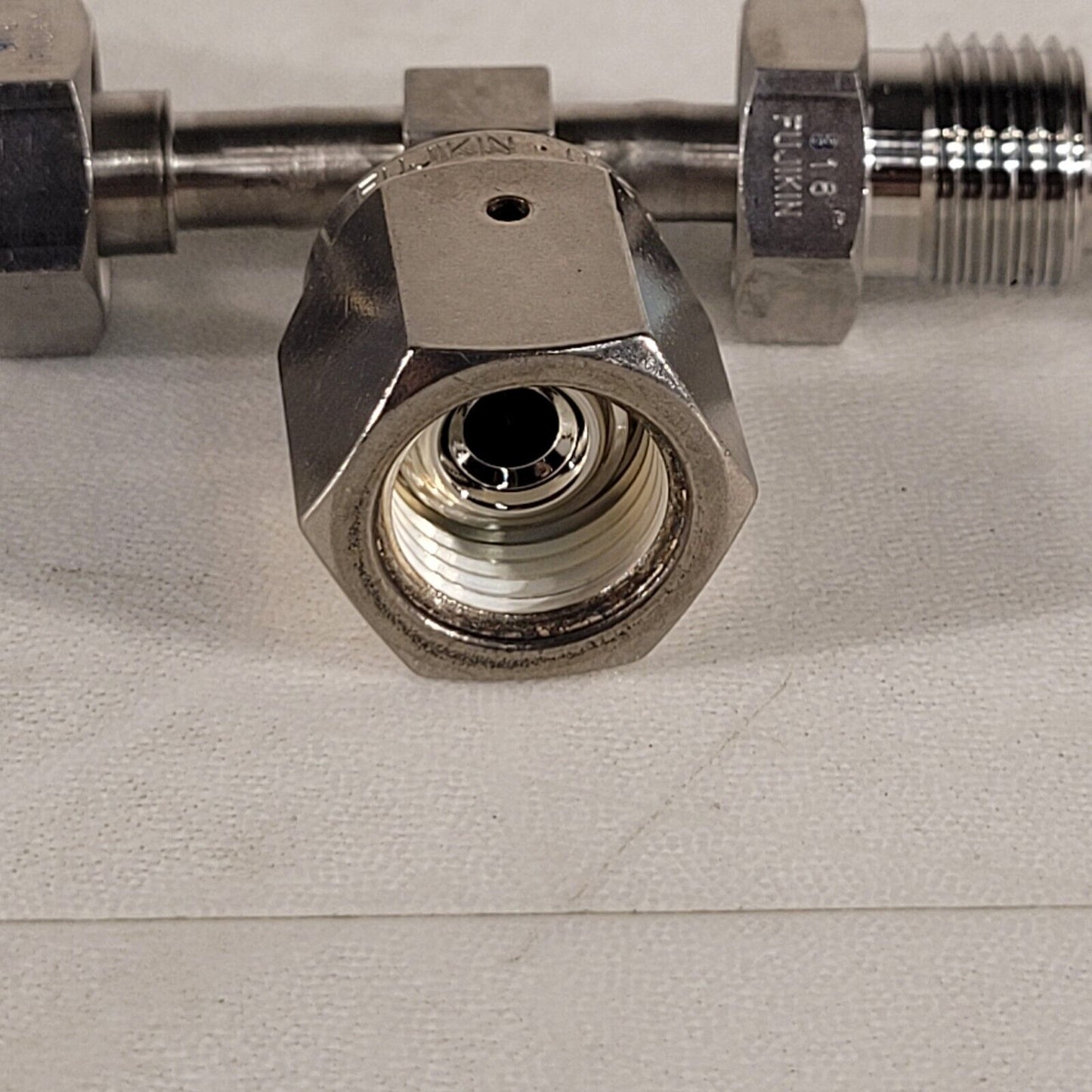 Fujikin 1/4" VRC Tee Fitting LK.6.35.KVJ KV3 UP Female Male FVCR MVCR
