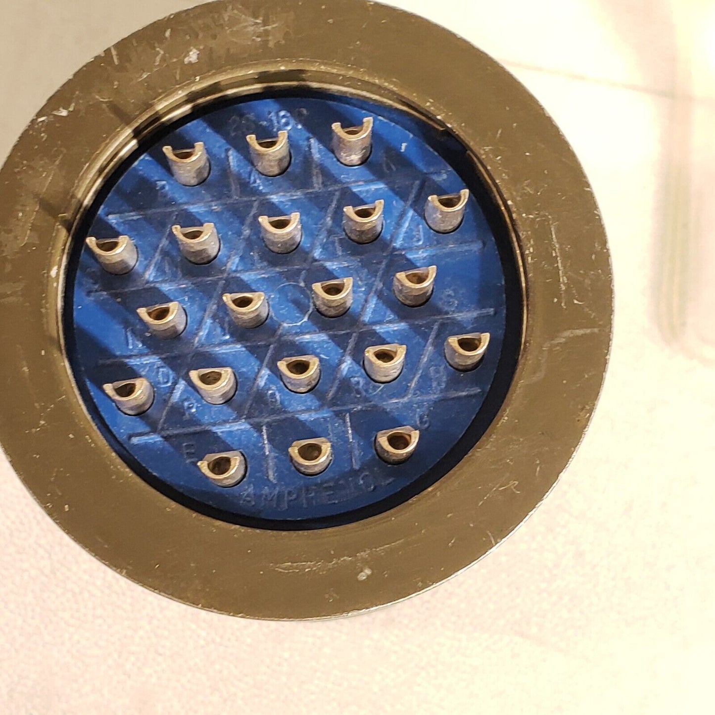 Amphenol MS3101A28-16P 20 Pin Connector Coaxial With Set Of Extra Pins Round