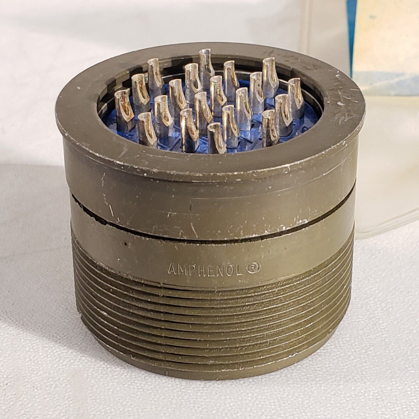 Amphenol MS3101A28-16P 20 Pin Connector Coaxial With Set Of Extra Pins Round