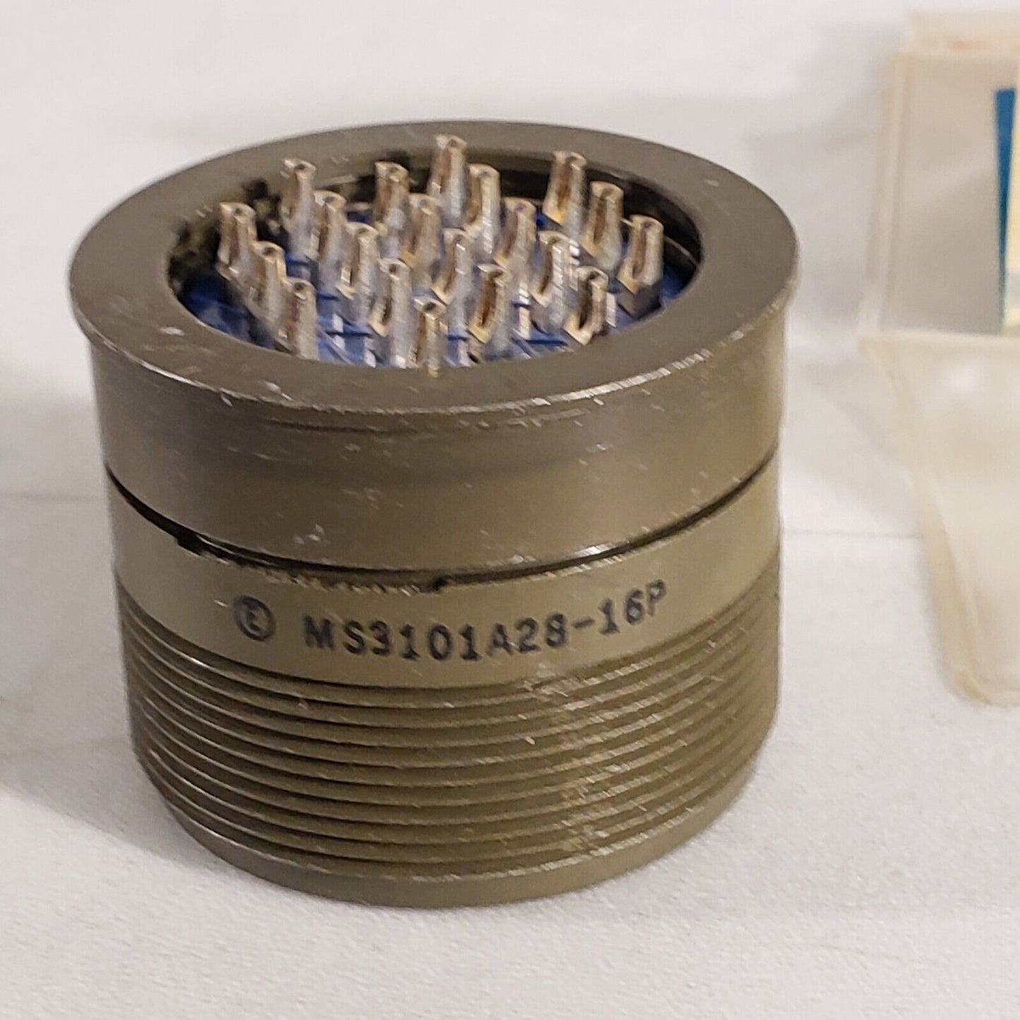 Amphenol MS3101A28-16P 20 Pin Connector Coaxial With Set Of Extra Pins Round
