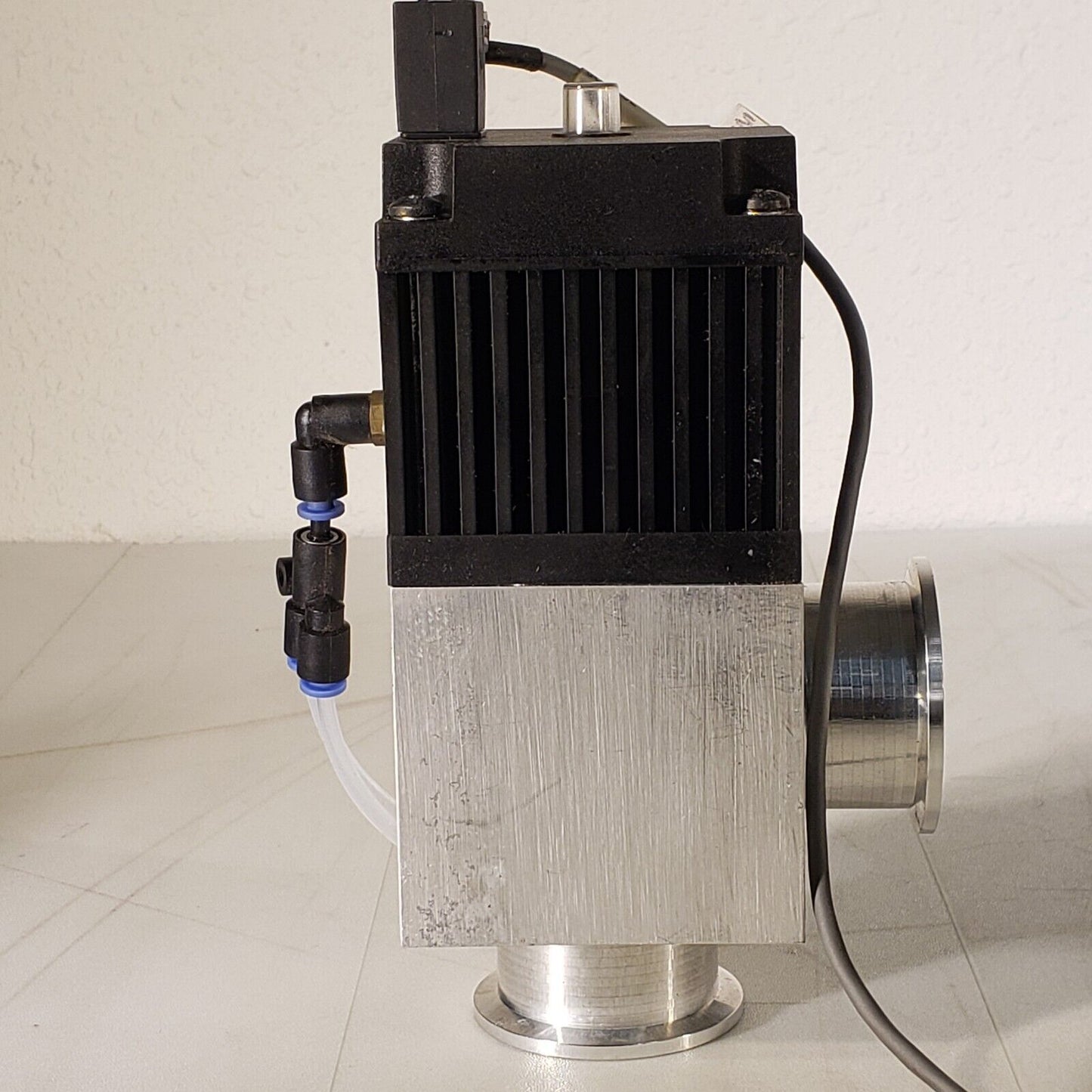 Edwards PV25PKA 0 High Vacuum Angle Valve ISO KF40 NW40 C4131300 Max Prs 7bar