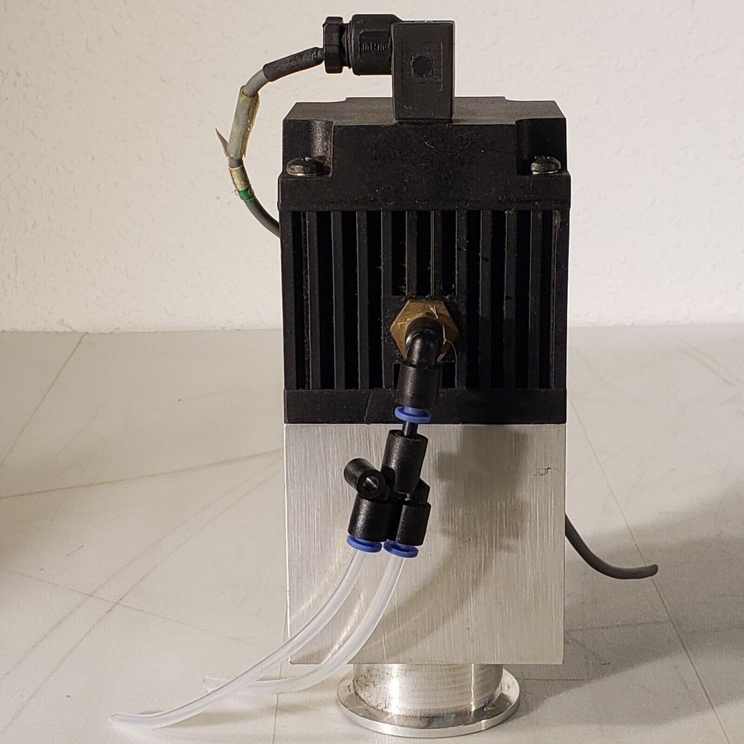 Edwards PV25PKA 0 High Vacuum Angle Valve ISO KF40 NW40 C4131300 Max Prs 7bar