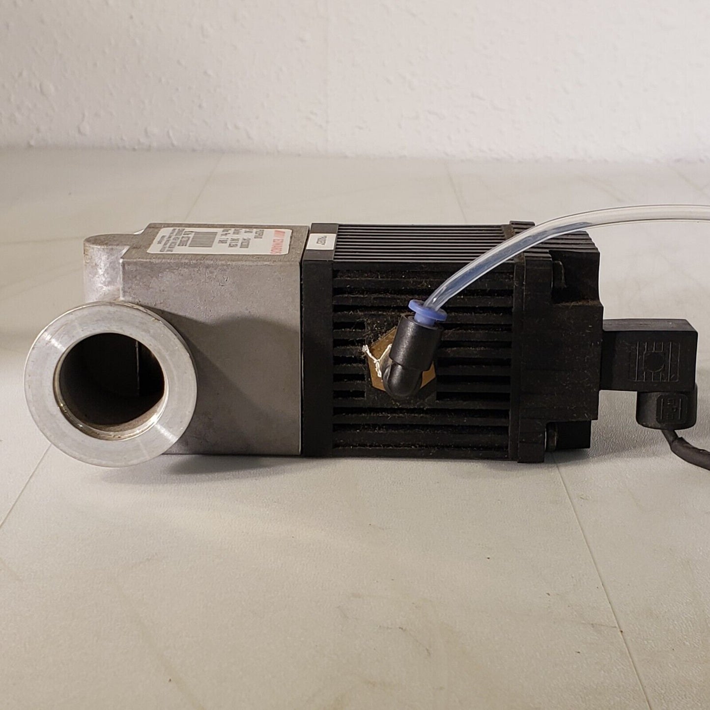 Edwards IPV25PKA0 ISO KF25 NW25 High Vacuum Inline Pneumatic Valve C41623000