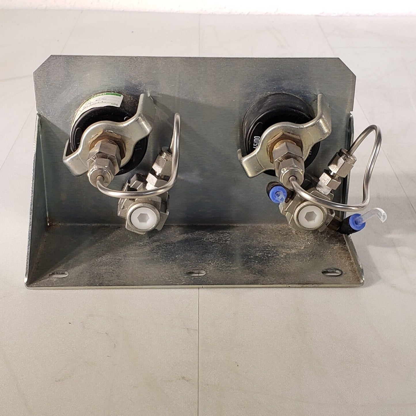 SMC 4K8 2.5P Guage With AR1000-M5 Dual Guage Panel Mount Guage Range 0-30psi