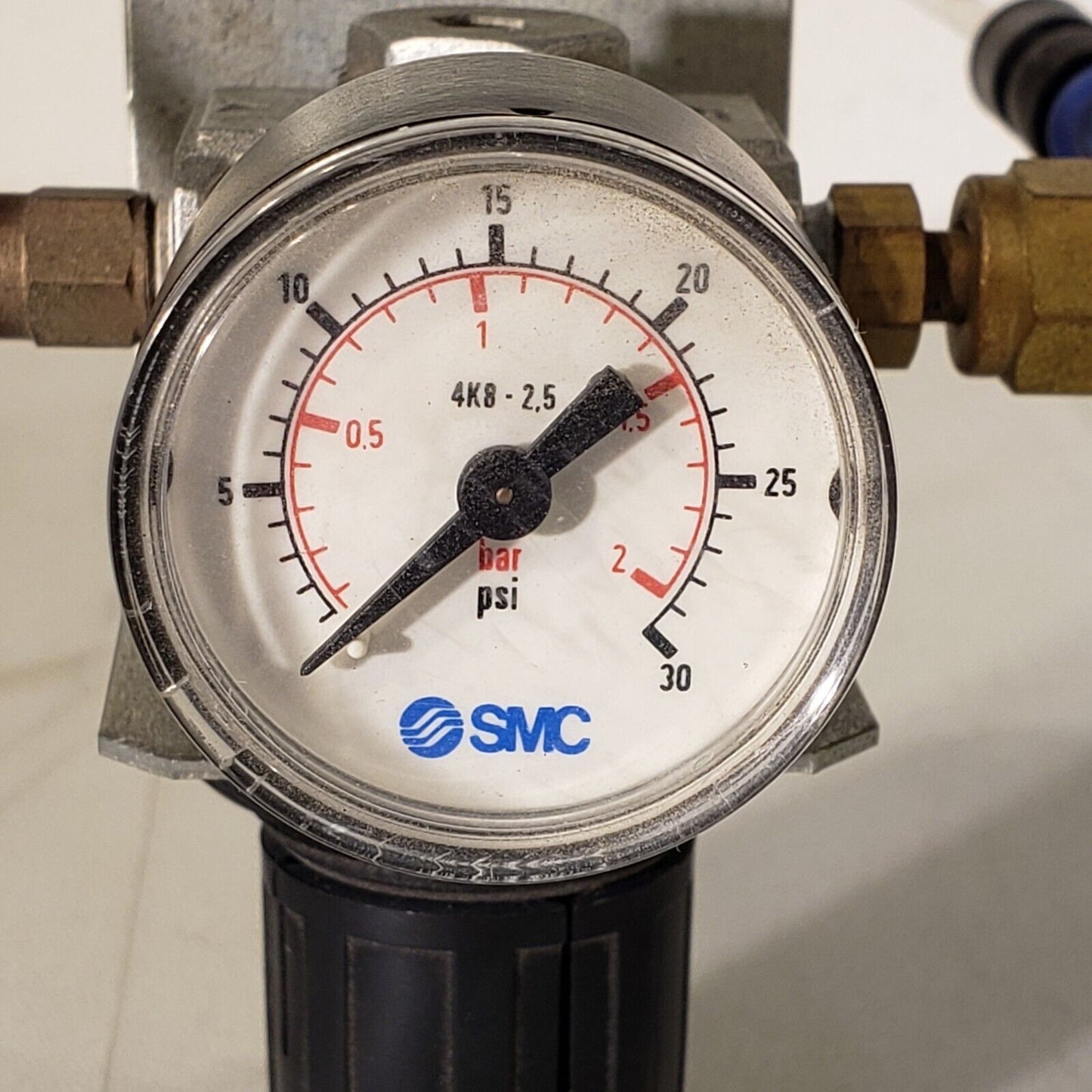 SMC 4K8-2.5 Guage With AR2000-01 Regulator Set Press 0.05-0.85MPa Range 0-30psi