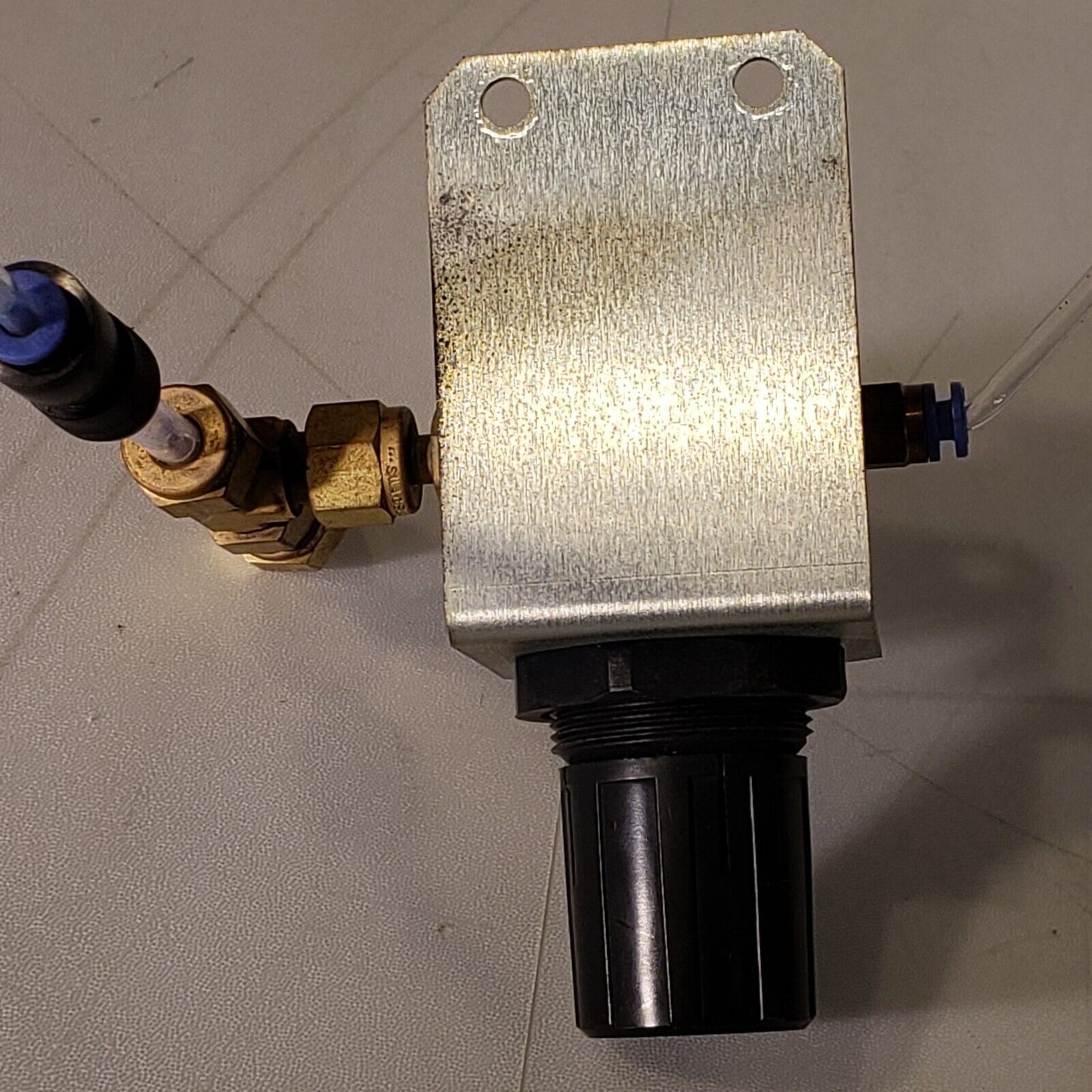 SMC 4K8-2.5 Guage With AR2000-01 Regulator Set Press 0.05-0.85MPa Range 0-30psi