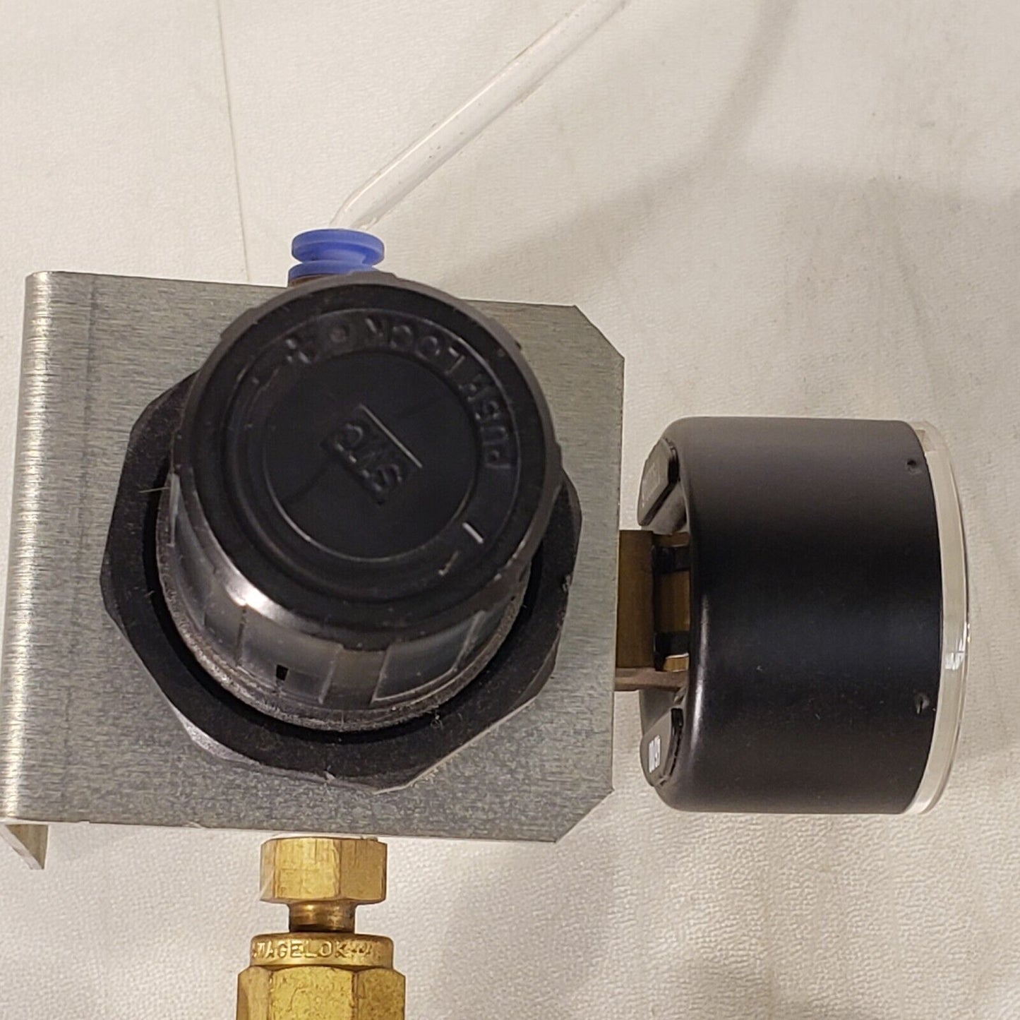 SMC 4K8-2.5 Guage With AR2000-01 Regulator Set Press 0.05-0.85MPa Range 0-30psi